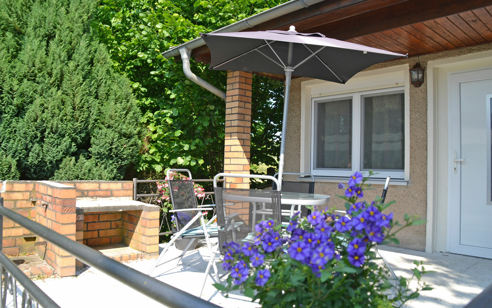 Aussenansicht/ Terrasse Ferienhaus Gartenidyll, Foto: MuT Guben