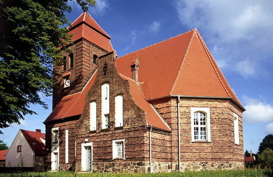 Dorfkirche Pinnow, Foto: MuT ― Marketing und Tourismus Guben e.V.