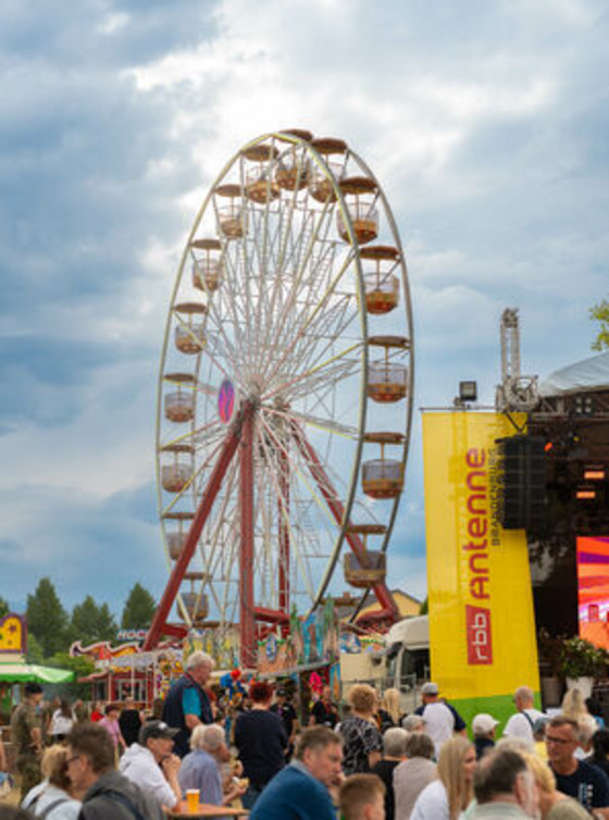 Frühlingsfest-Riesenrad, Foto: StadtGubeb-Ulrike Schöll, Lizenz: StadtGubeb-Ulrike Schöll