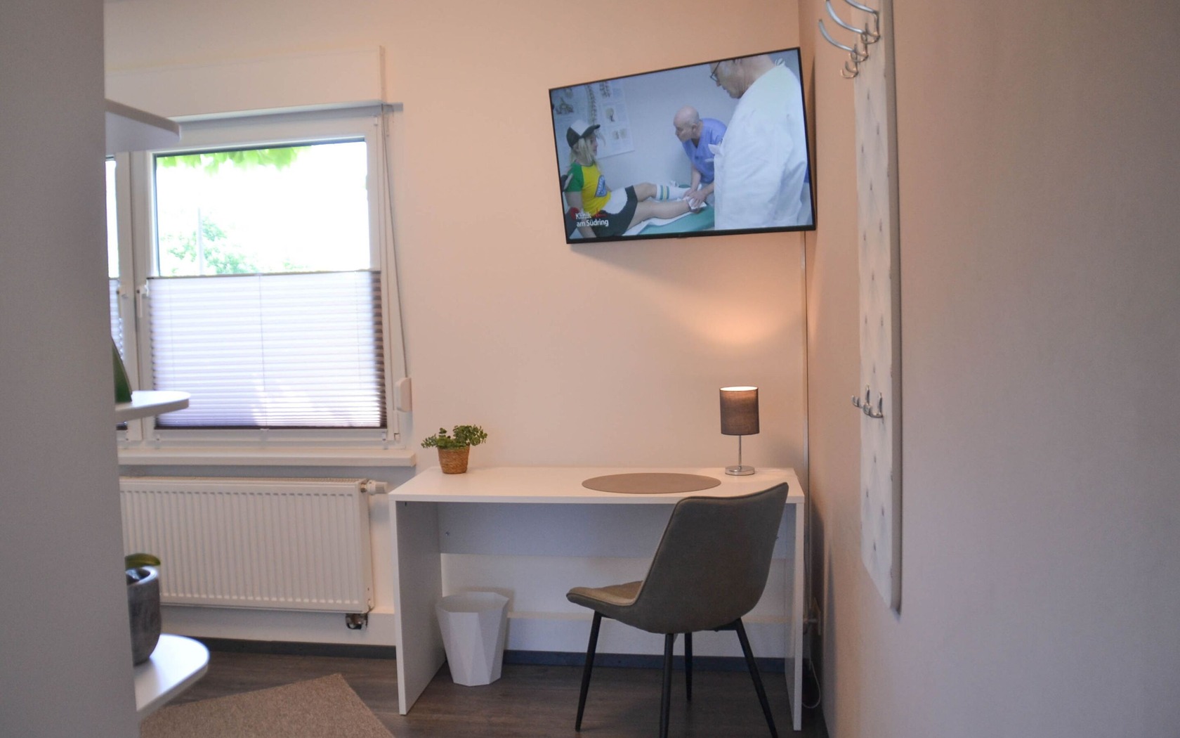 Gästewohnung OG, SZ 1mit Schreibtisch, Foto: Kerstin Geilich, Lizenz: MuT