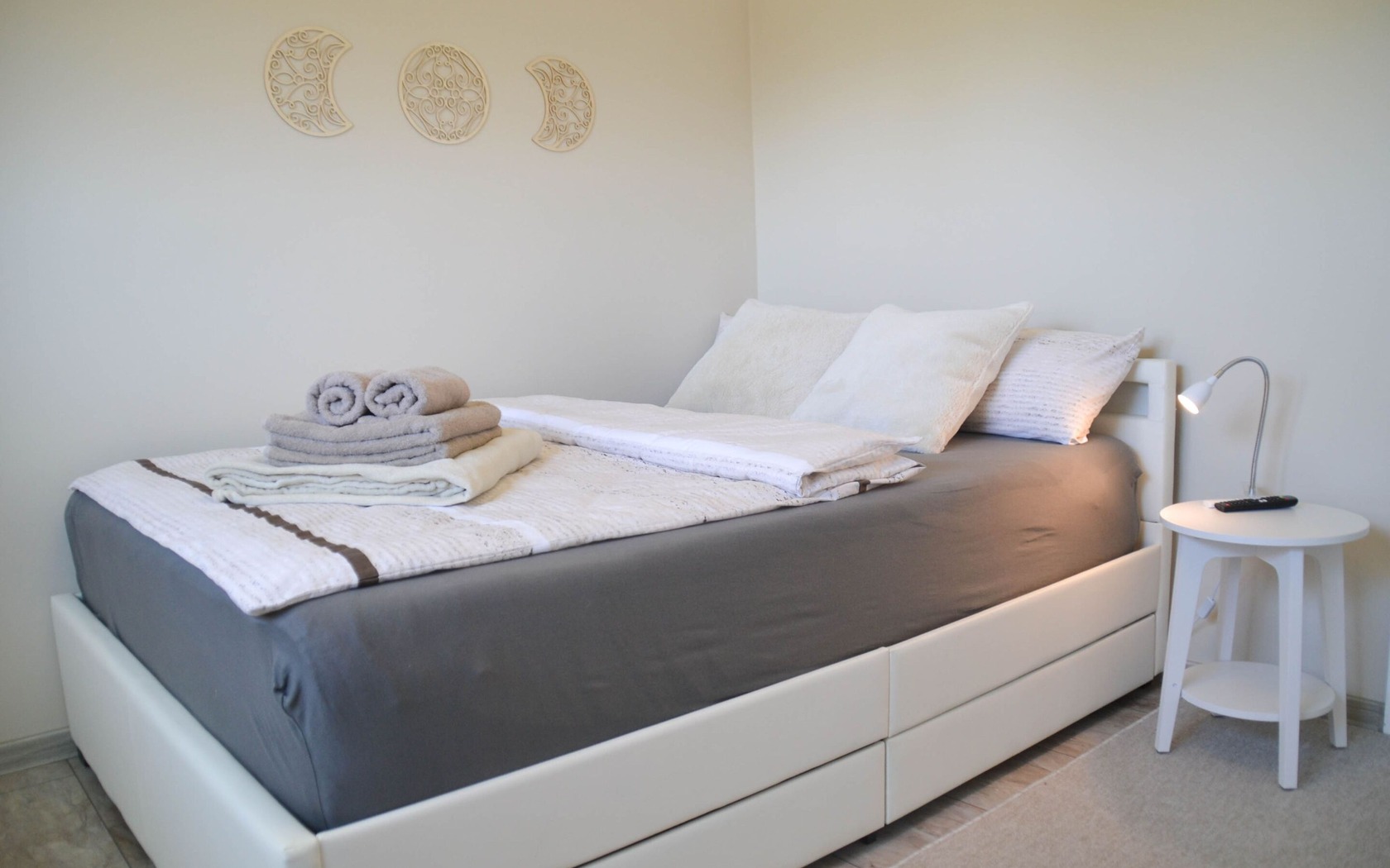 Gästewohnung OG, SZ2 mit Doppelbett, Foto: Kerstin Geilich, Lizenz: MuT