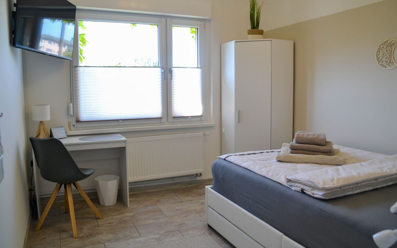 Gästewohnung OG, SZ 2 mit Schreibtisch, Foto: Kerstin Geilich, Lizenz: MuT